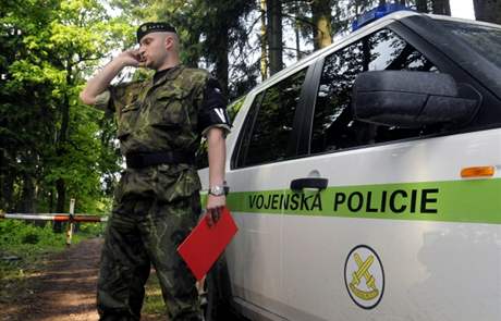 Vojenská policie zasáhla po blokád proti aktivistm Greenpeace na kót 718 v Brdech.  