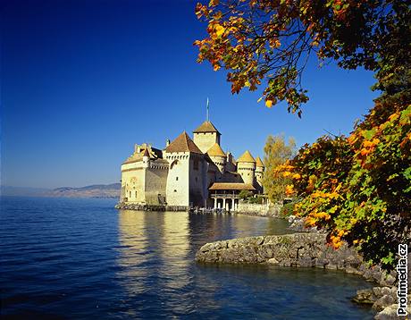 výcarská riviéra,  vodní hrad Chillon poblí Montreux