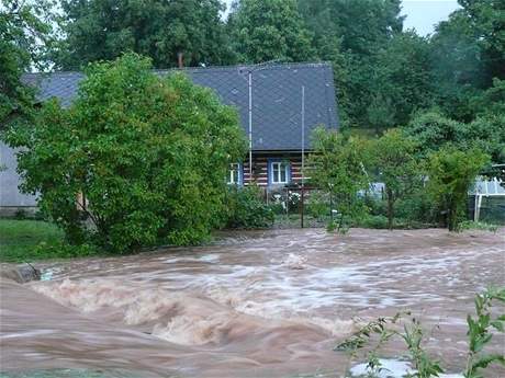 Rozvodnný potok v Horní Brusnici na Trutnovsku