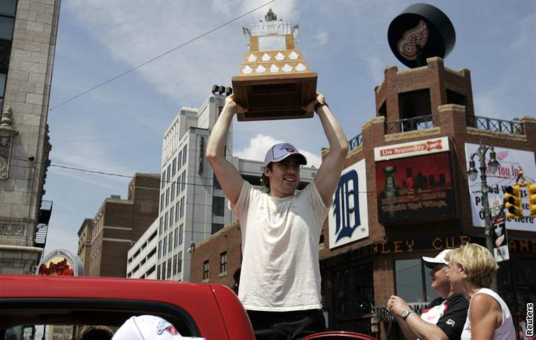 Hokejisté Detroitu slaví v ulicích msta, Henrik Zetterberg 