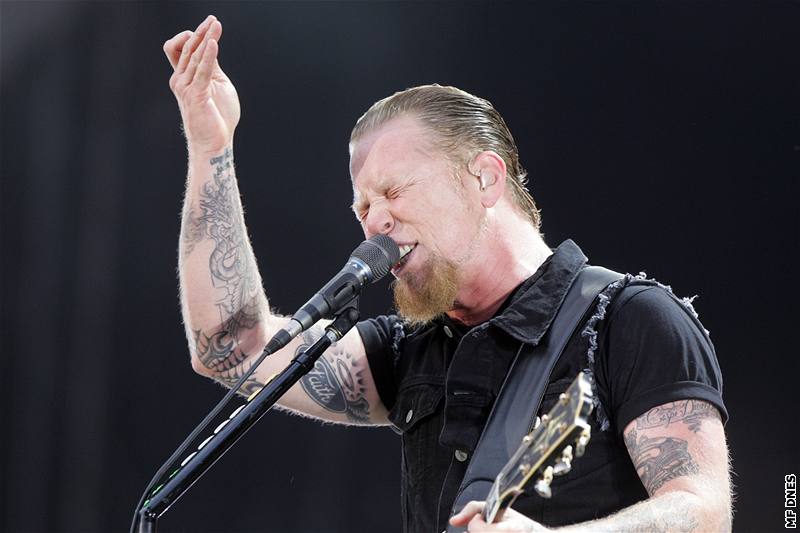 Koncert kapely Metallica - kytarista James Hetfield