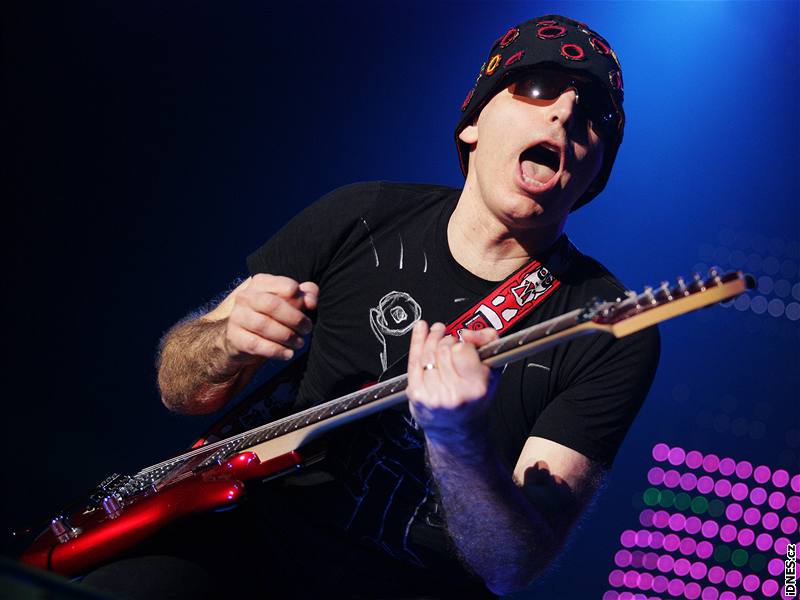 Kytarista Joe Satriani koncertoval v praské T-Mobile Aren