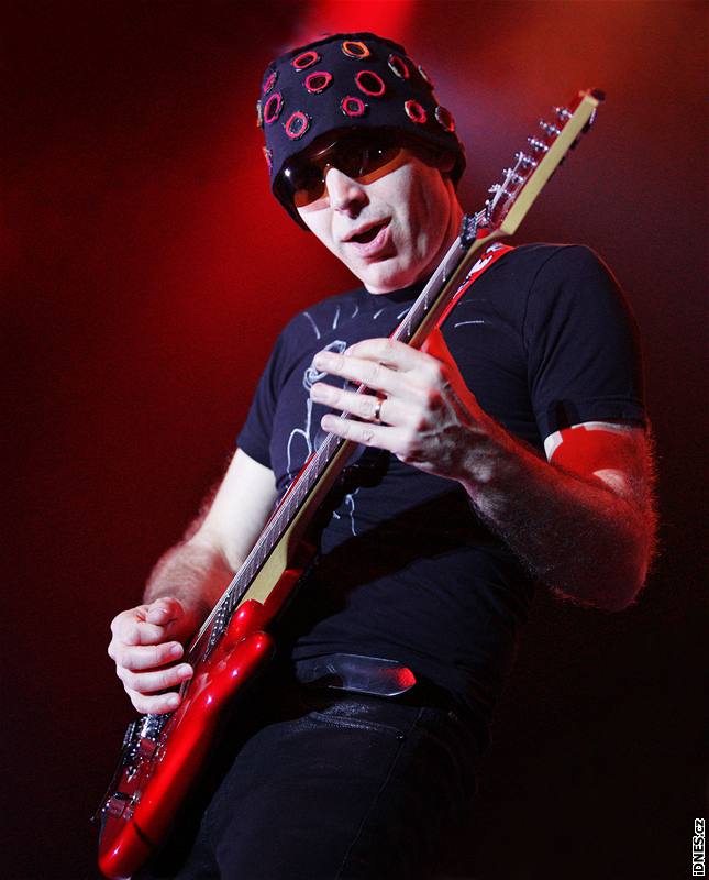 Kytarista Joe Satriani koncertoval v praské T-Mobile Aren
