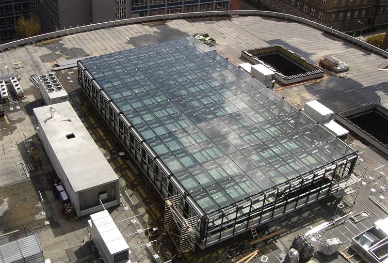Stavba Národní technické knihovny na praském Flemingov námstí (stecha)