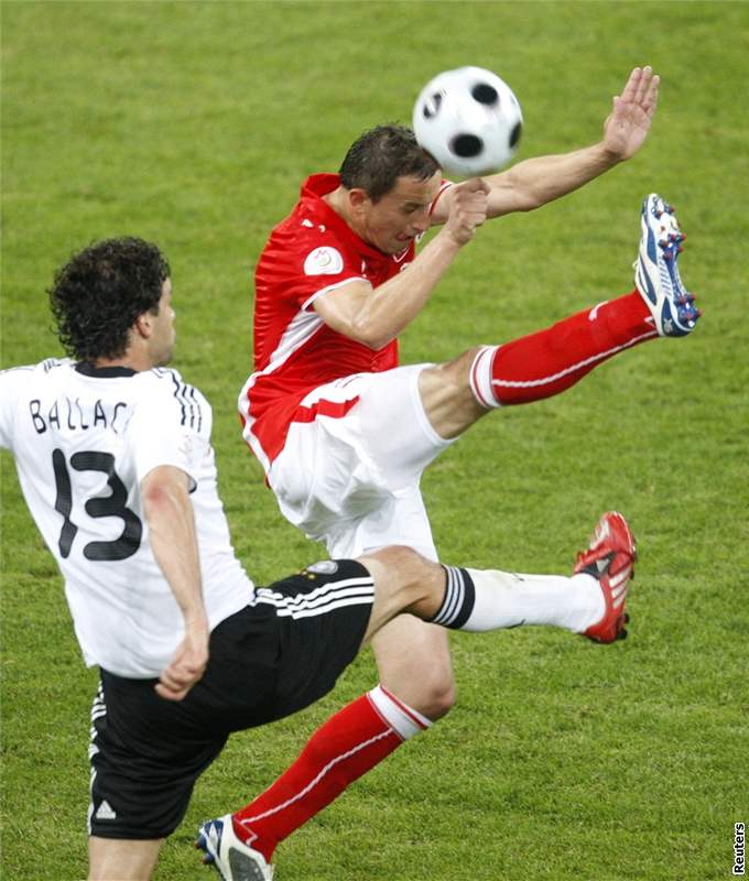 VYSTÍLEL VÍTZSTVÍ. Lukas Podolski dal oba nmecké góly.