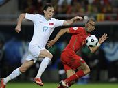 Portugalsko - Turecko, Tuncay Sanli (vlevo), Jose Bosingwa 