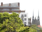 Kontroverzní Anenské terasy v Brn� stavebníci dokon�ili