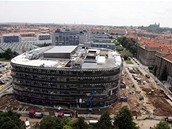 Stavba Národní technické knihovny na praském Flemingov námstí