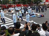 Útok ílence s noem v Tokiu