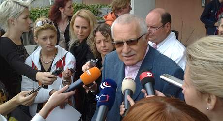 Václav Klaus bhem setkání s novinái 18. ervna 2008