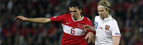 Momentka z posledního vzájemného utkání na Euru 2008, kdy vyhráli Turci 3:2.