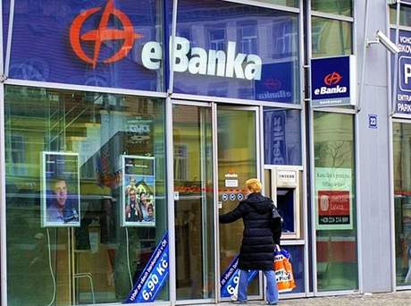 Nové eKonto, produkt spojených bank Raiffeisenbank a eBanky, je vak zatím pod hlavikou eBanky.
