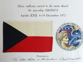 Vlajka, kterou Eugene A. Cernan měl na Měsíci (18. června 2008)