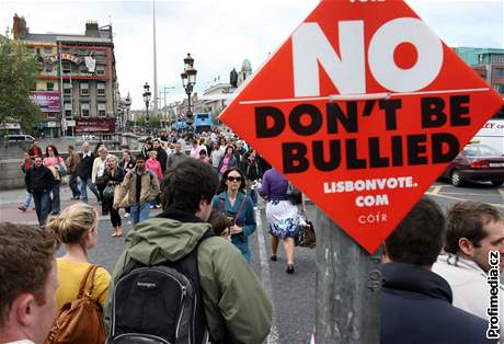 eknte NE. Kampa ped irským referendem o Lisabonské smlouv
