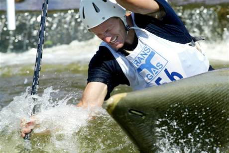 Tomáe Indruch trápilo ped ampionátem bolavé ebro.