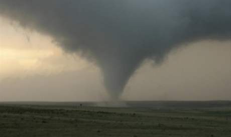 Jen vera zasáhly stedozápad USA ti desítky tornád. Meteorologové varují ped dalími. Ilustraní foto