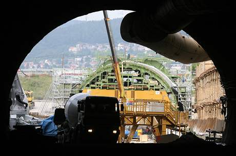 Stavba tunelu na praskm okruhu (18. ervna 2008)