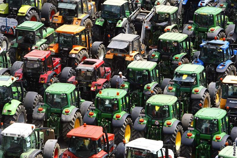 Tisíce traktor zablokovaly centrum Bruselu