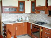 Kuchy�skou linku vyrobil místní truhlá�.
