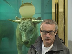 Damien Hirst a jeho dlo Zlat tele (Golden Calf)