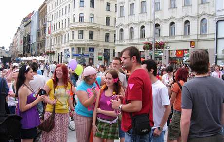 Úastníci Queer Parade v Brn