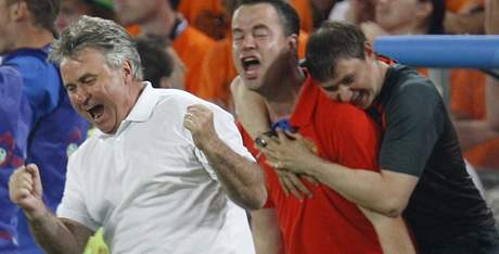 Guus Hiddink slaví postup Ruska do semifinále