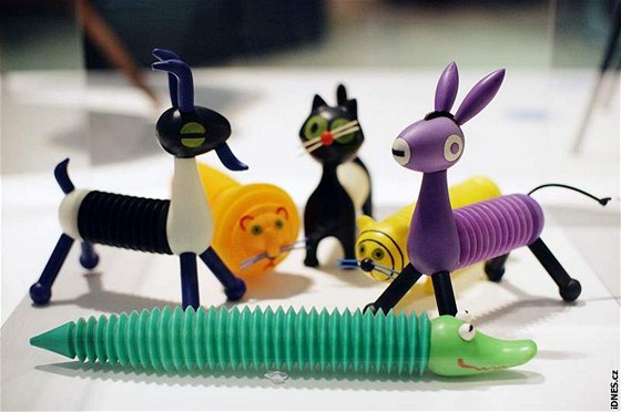 Soubor hraek z PVC (kolem 1961) z dílny Libue Niklové vyrábjí v Napajedlech.