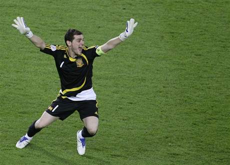 Iker Casillas se raduje ze zisku titulu na ME v roce 2008.