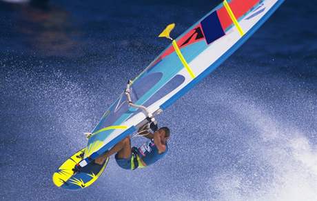 Fenomnem se stal v sedmdestch a osmdestch letech, sv konen slovo ale windsurfing jist neekl.