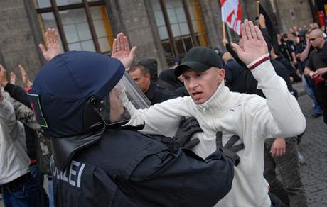 Demonstrace neonacist v Dranech