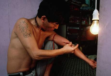Do ruky Vietnamci drogu aplikují zídka, astji do tísel. Ilustraní foto