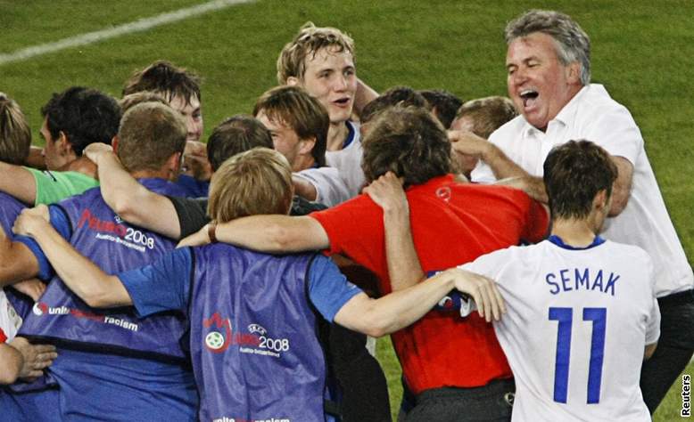 Fotbalisté Ruska se radují z postupu do semifinále mistrovství Evropy.