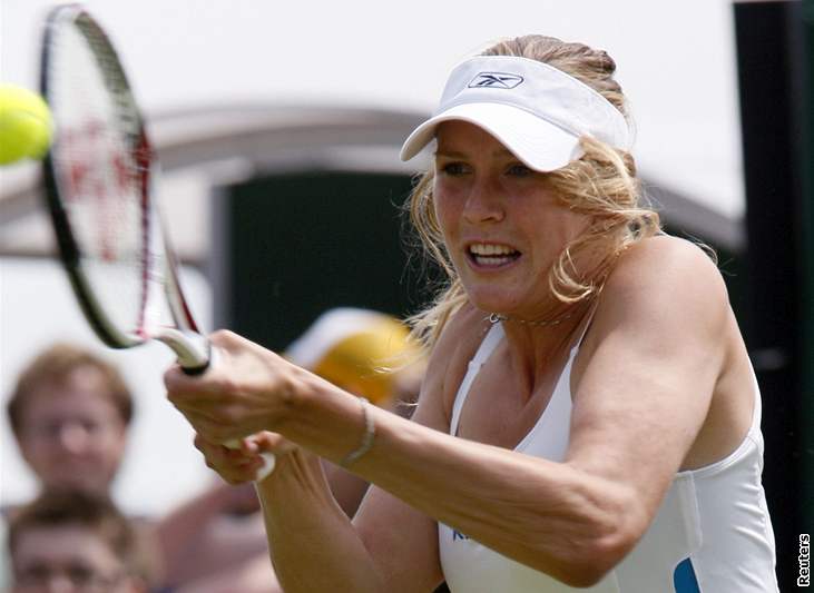 Nicole Vaidiová si v 1. kole Wimbledonu hladce poradila s krajankou Zuzanou Ondrákovou