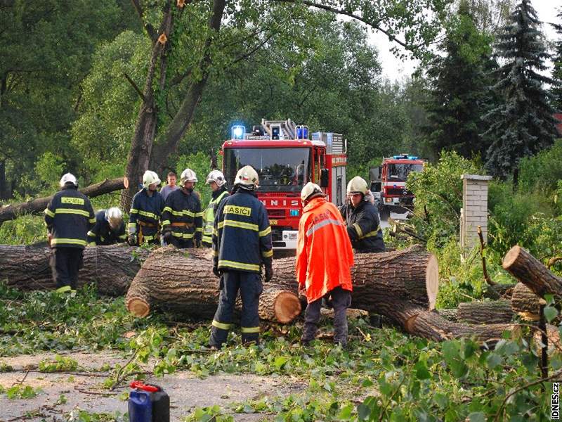 Stedení vichice a bouky napáchaly tvrtinu kod co Emma.