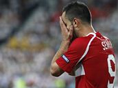 Smutek tureckého hráče Semiha v zápase Německo - Turecko