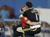 Radost z vítzství ve finále Eura 2008 mezi brankáem Casillasem a Marchenou
