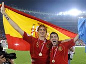 Torres a Villa slaví po vítzství nad Nmeckem ve finále Eura 2008.