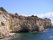 útesy u msta Ibiza