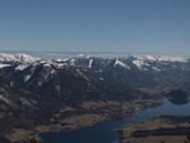 Pohled z hory Svatý Gilgen na jezero Wolfgangsee