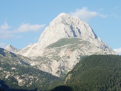 Pohled ze slovinsko-italské hraice na Mangart, Julské Alpy