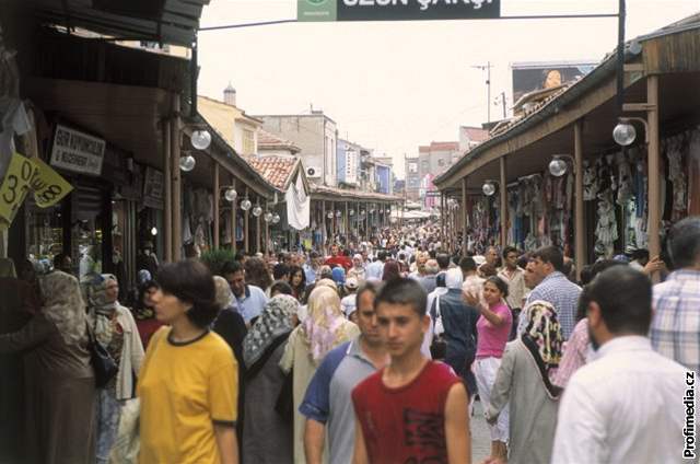 Kdy se rozhodnete jít v Turecku nakupovat, nesahejte na to, co si nechcete koupit, a neptejte se na cenu.