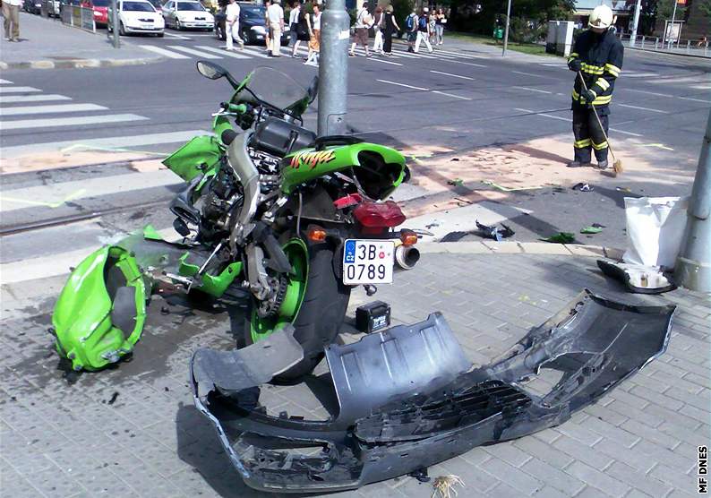 Na erotínov námstí v Brn se srazilo osobní auto s motorkou