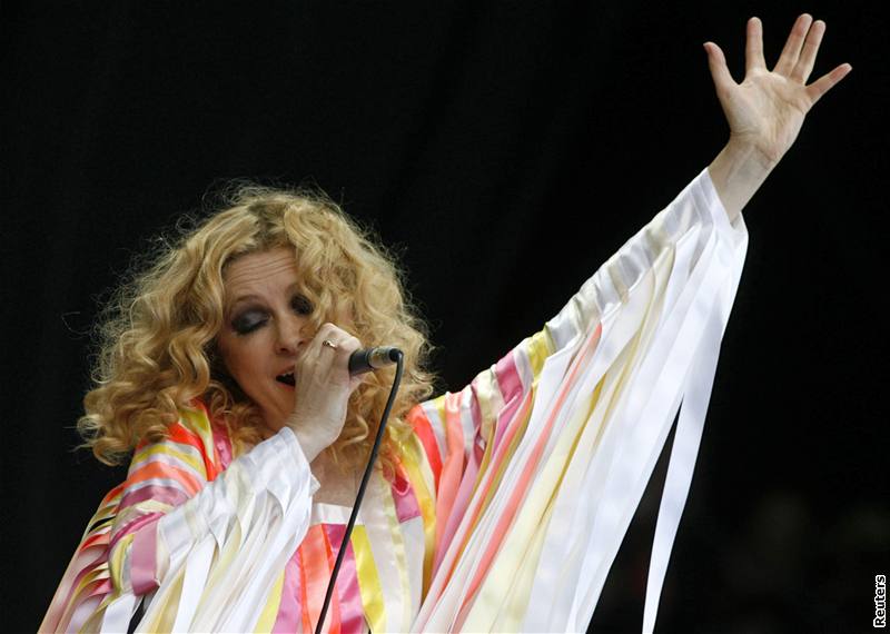 Z festivalu v Glastonbury - Alison Goldfrapp ze skupiny Goldfrapp