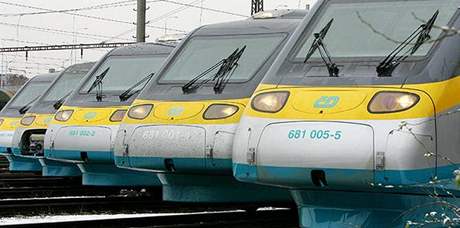 Pendolina jsou nejluxusnjí vlaky eských drah, i je ale provázejí problémy.