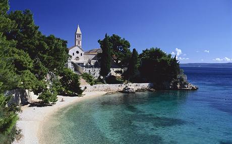 eským turistm míícím na Jadran cestu letos komplikují nová pravidla i poplatky. Nov se platí i za dálniní úsek v Maarsku.