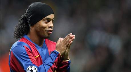 Ronaldinho a Barcelona? Od nové sezony u bude Brazilec nastupovat za jiný tým.