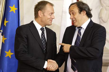 Donald Tusk (vlevo) a Michel Platini