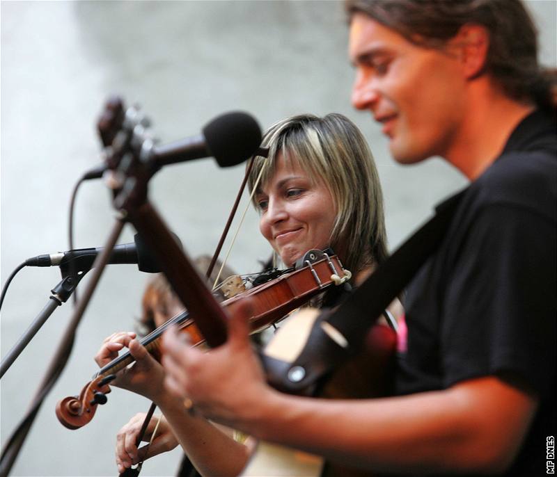 Folkový festival Zahrada zaal zahívacím koncertem na ternberském nádvoí klátera - A.M. Úlet
