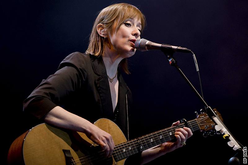 Suzanne Vega se naposledy eským fanoukm pedstavila loni v ervenci. Letos jim nabídne hned ti koncerty.