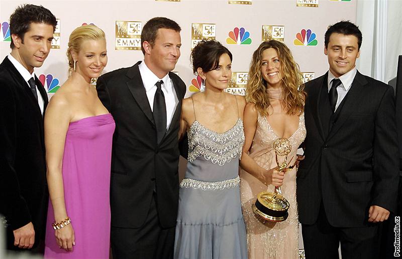 Hrdinové seriálu Pátelé - David Schwimmer, Lisa Kudrowová, Matthew Perry, Courteney Coxová, Jennifer Anistonová a Matt LeBlanc